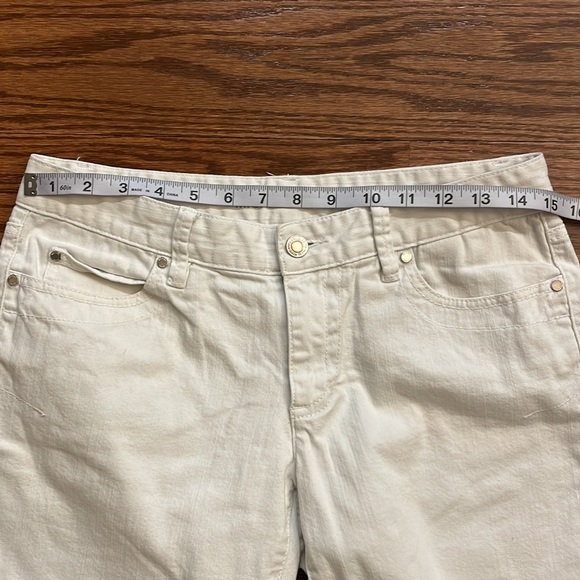 Michael Kors women’s white denim Bermuda low mid rise shorts frayed hem size 6 - Picture 12 of 14